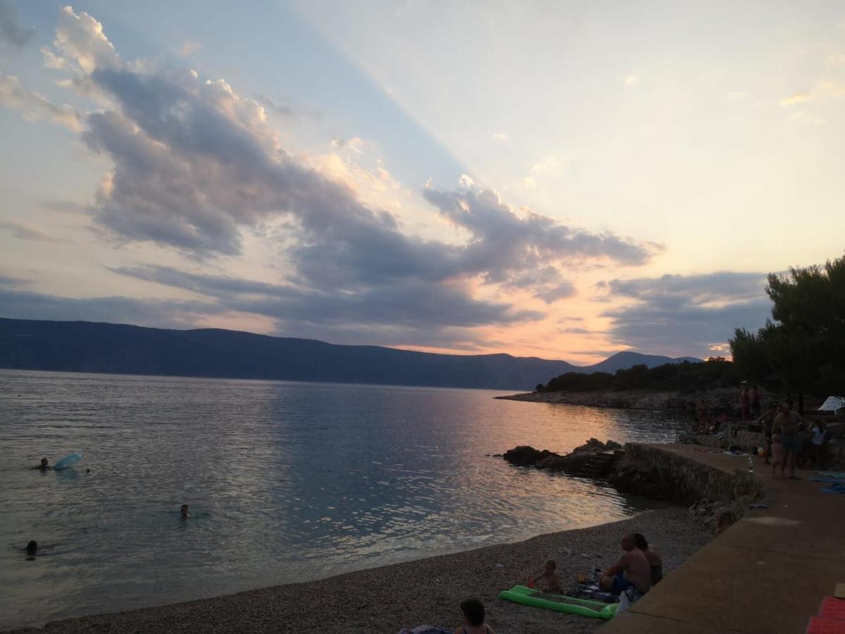Apartments Vilim Pinezići Екстериор снимка