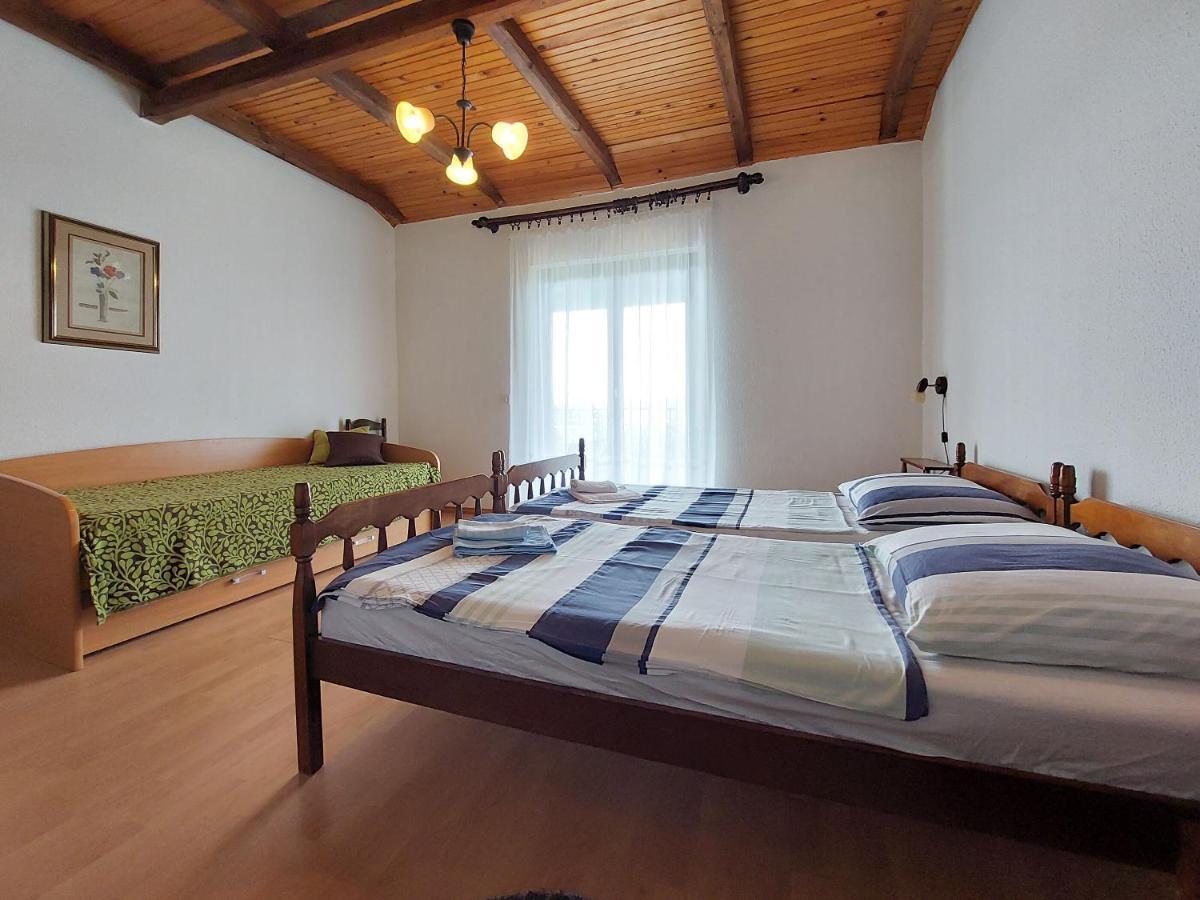 Apartments Vilim Pinezići Екстериор снимка