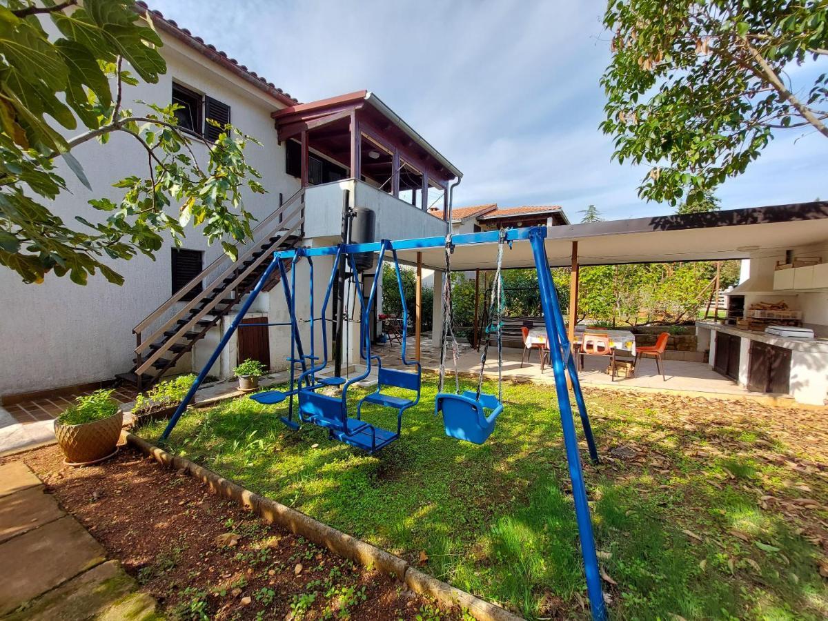 Apartments Vilim Pinezići Екстериор снимка